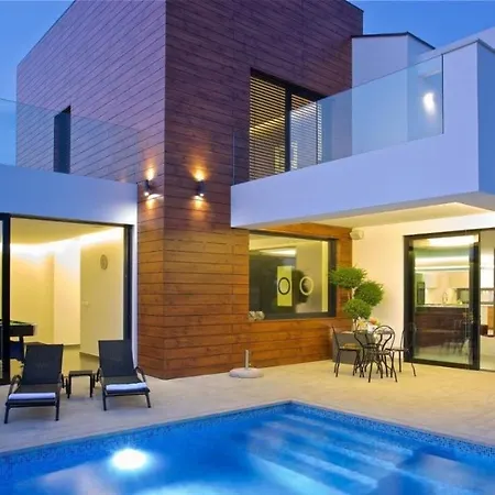ゲストハウス Eco-friendly Aria With A Pool And A Party Višnjan