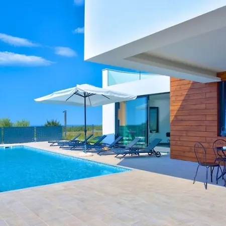 Eco-friendly Aria With A Pool And A Party ゲストハウス