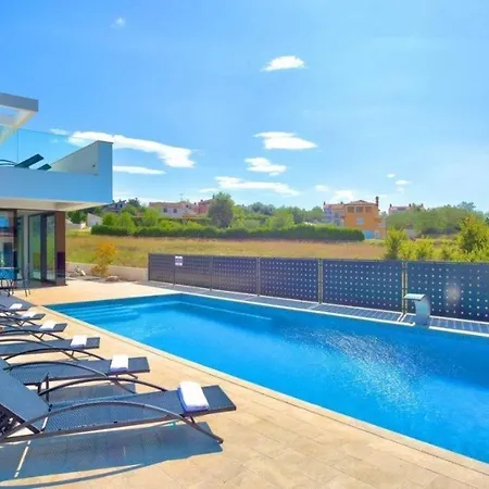 بيت ضيافة Eco-friendly Aria With A Pool And A Party Višnjan