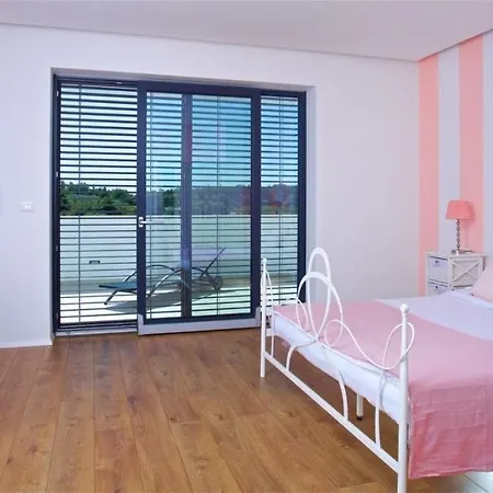 Eco-friendly Aria With A Pool And A Party بيت ضيافة Višnjan